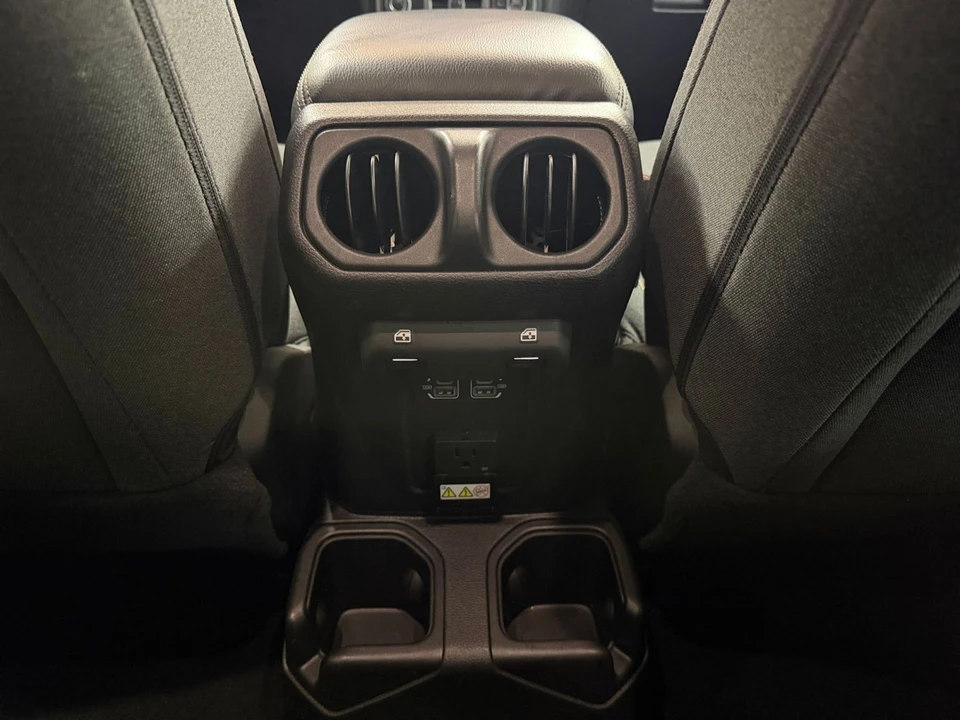2025 Jeep JL Wrangler - Image 24 of 31