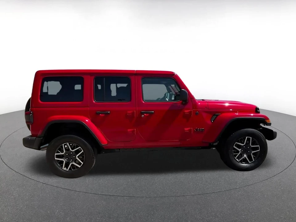 2025 Jeep JL Wrangler - Image 18 of 31