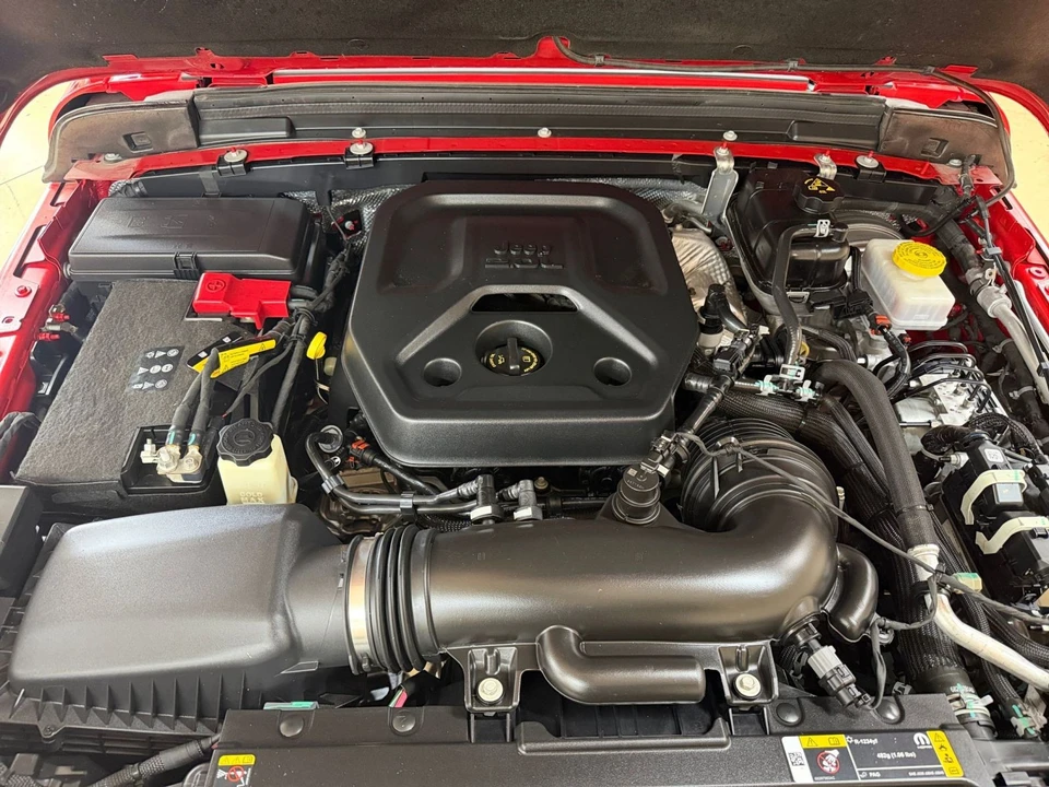 2025 Jeep JL Wrangler - Image 29 of 31
