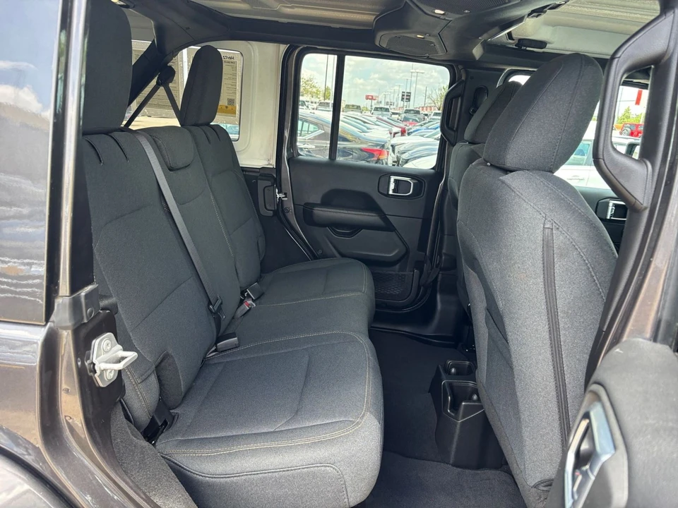2025 Jeep JL Wrangler - Image 27 of 31