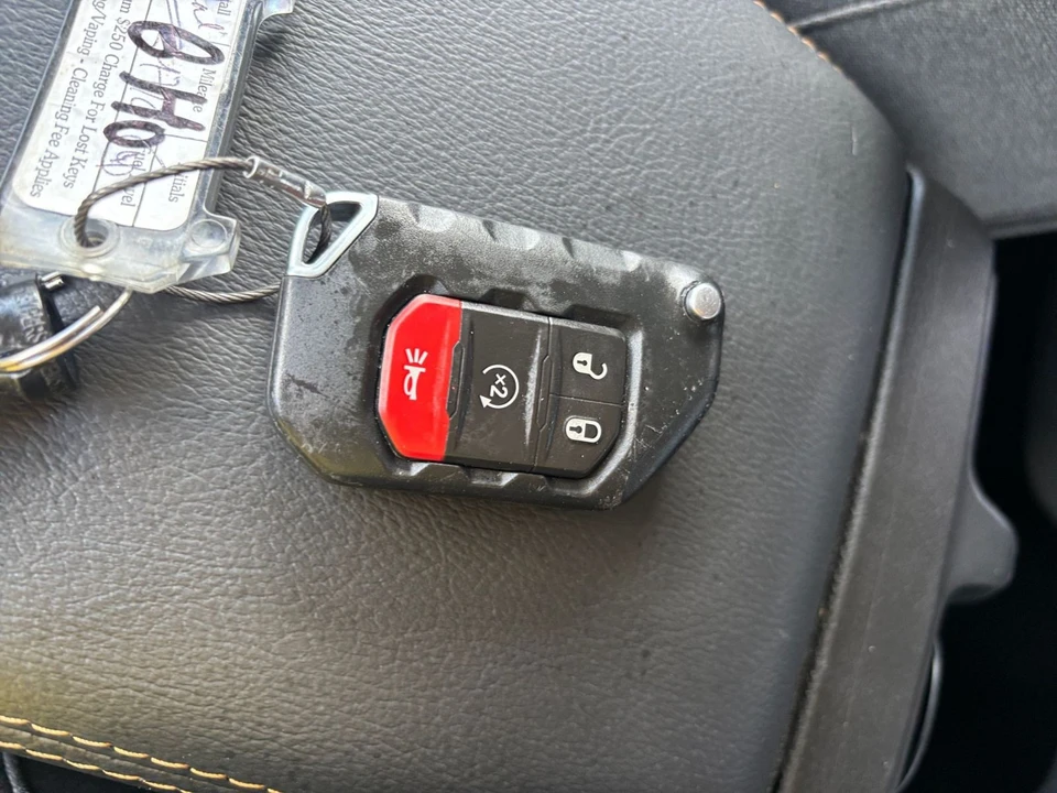2025 Jeep JL Wrangler - Image 26 of 31