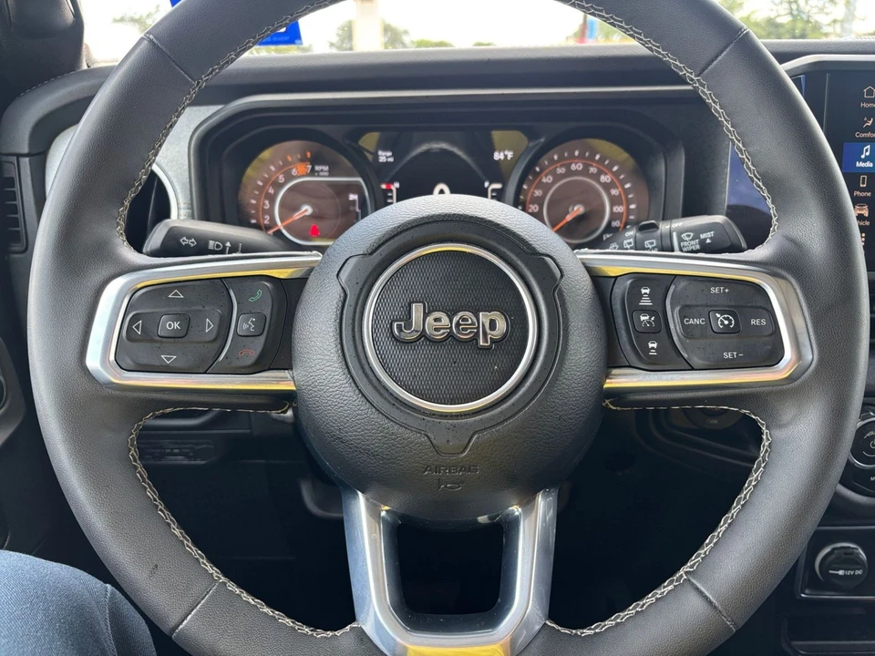 2025 Jeep JL Wrangler - Image 29 of 31
