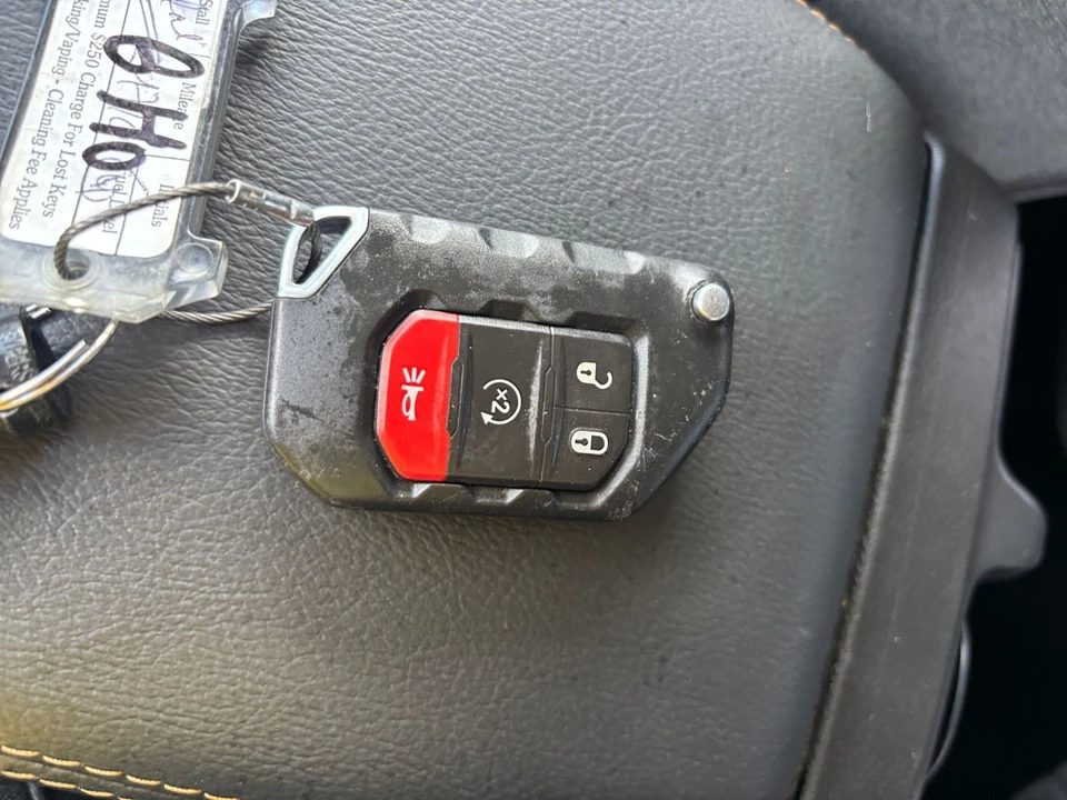 2025 Jeep JL Wrangler - Image 22 of 31