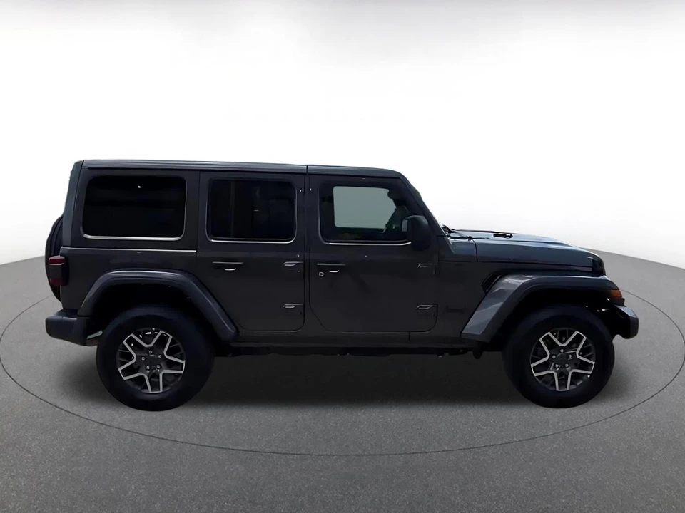 2025 Jeep JL Wrangler - Image 16 of 31