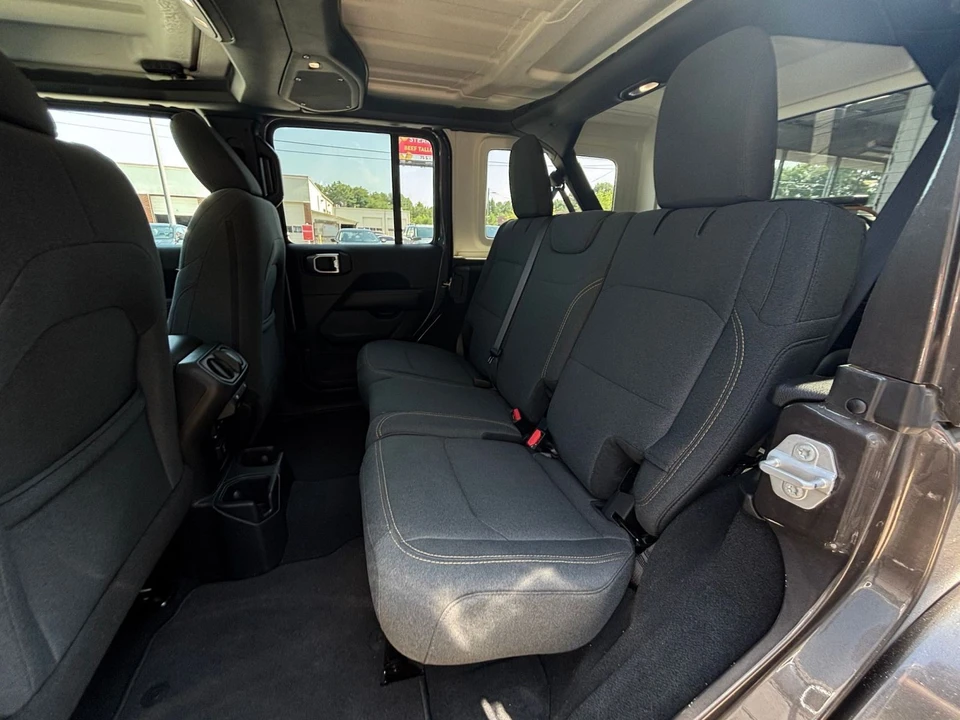 2025 Jeep JL Wrangler - Image 27 of 31