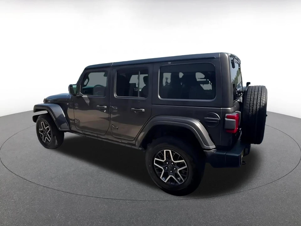 2025 Jeep JL Wrangler - Image 11 of 31