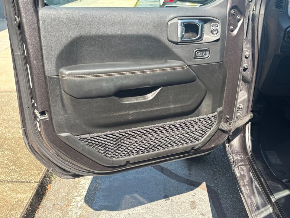 2025 Jeep JL Wrangler - Image 20 of 31