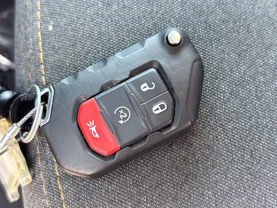 2025 Jeep JL Wrangler - Image 26 of 31