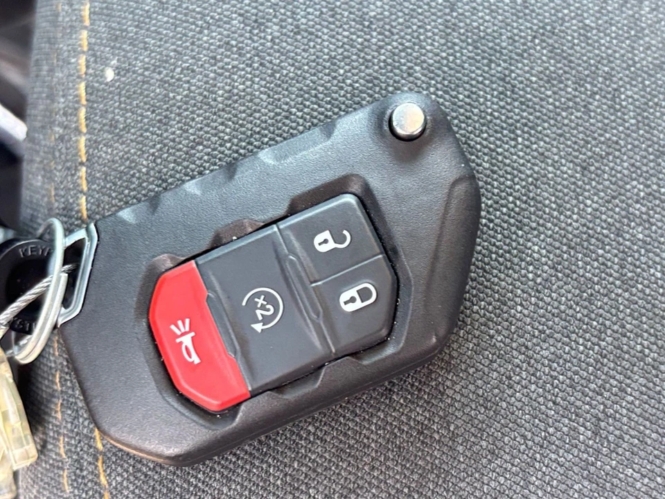2025 Jeep JL Wrangler - Image 22 of 31