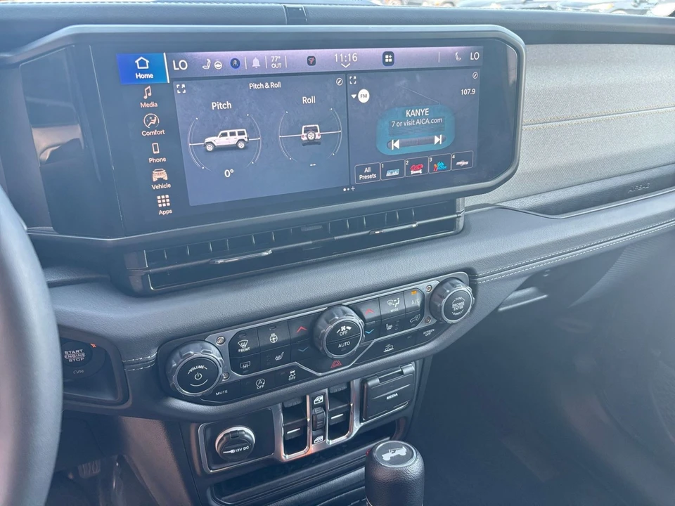 2025 Jeep JL Wrangler - Image 21 of 31