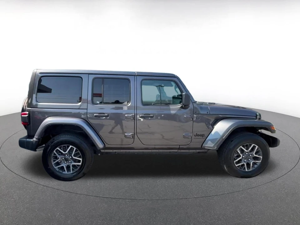 2025 Jeep JL Wrangler - Image 17 of 31