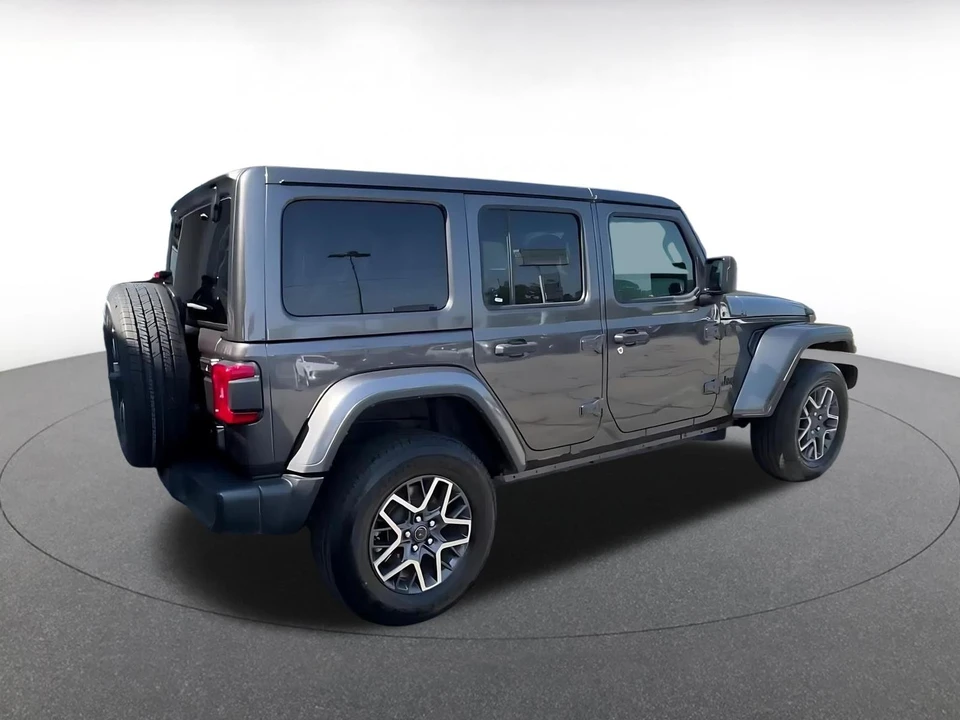 2025 Jeep JL Wrangler - Image 15 of 31
