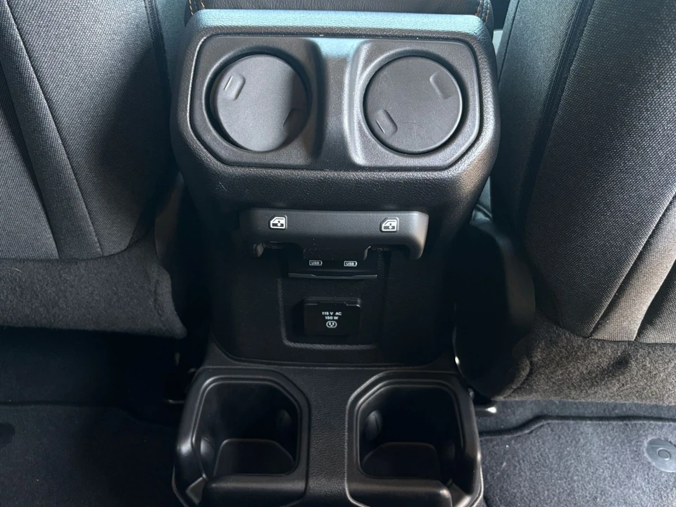 2025 Jeep JL Wrangler - Image 23 of 31