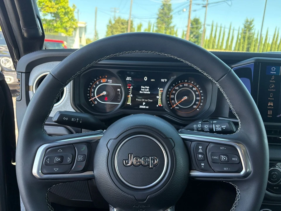 2025 Jeep JL Wrangler - Image 29 of 31