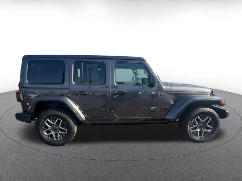 2025 Jeep JL Wrangler - Image 18 of 31