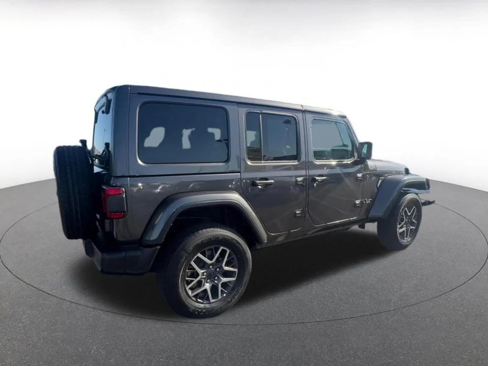 2025 Jeep JL Wrangler - Image 17 of 31