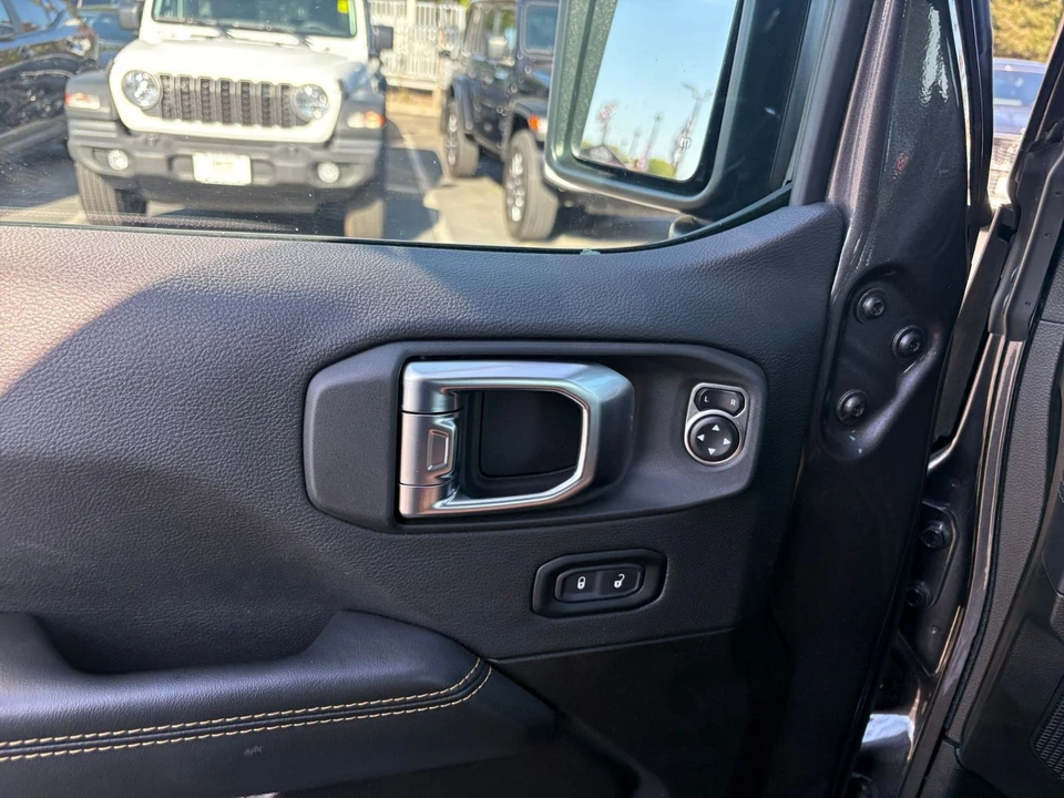 2025 Jeep JL Wrangler - Image 20 of 31