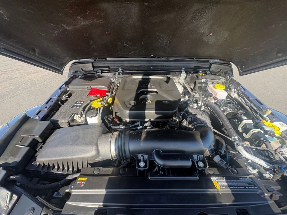 2025 Jeep JL Wrangler - Image 28 of 31