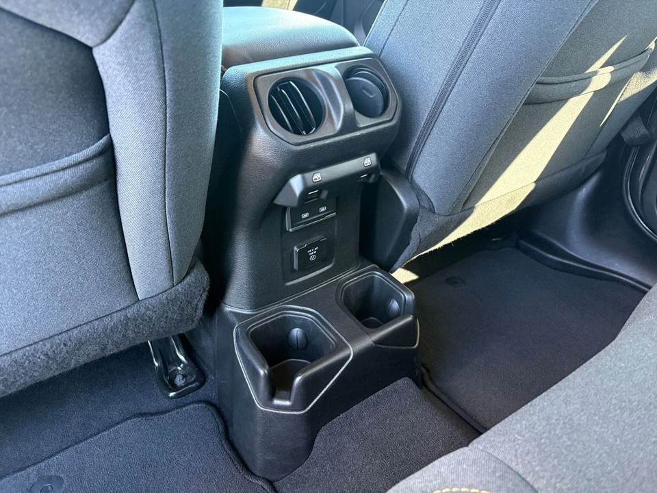 2025 Jeep JL Wrangler - Image 20 of 31