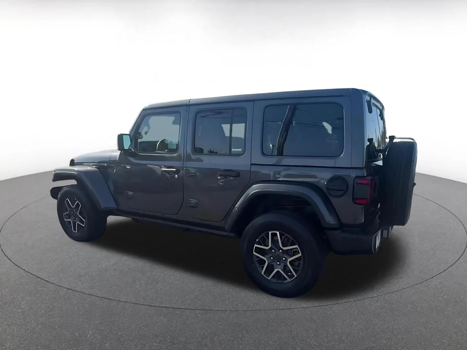 2025 Jeep JL Wrangler - Image 12 of 31