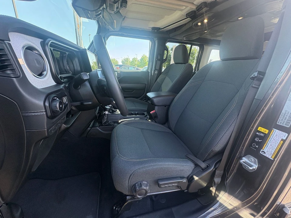 2025 Jeep JL Wrangler - Image 30 of 31