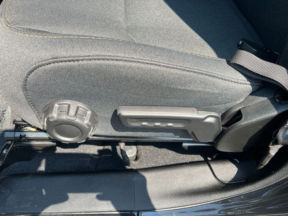 2025 Jeep JL Wrangler - Image 24 of 31