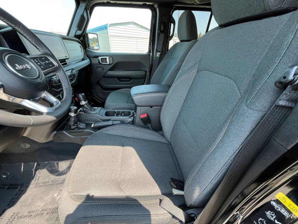 2025 Jeep JL Wrangler - Image 30 of 31