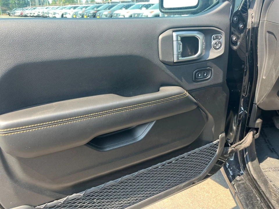 2025 Jeep JL Wrangler - Image 20 of 31