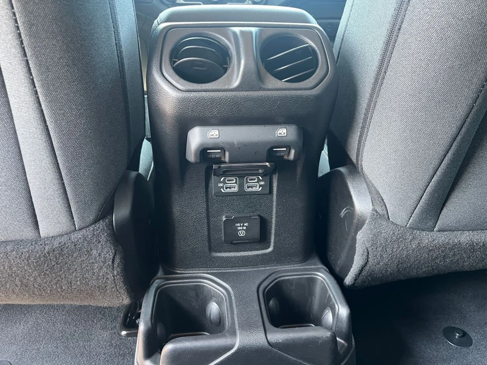 2025 Jeep JL Wrangler - Image 25 of 31