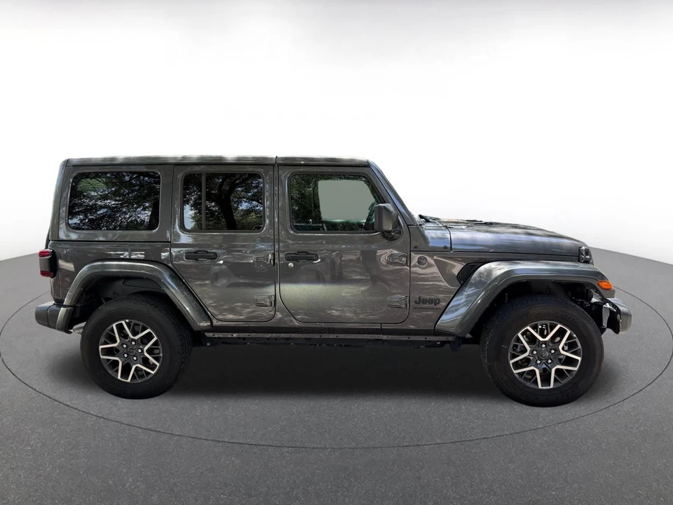 2025 Jeep JL Wrangler - Image 15 of 24
