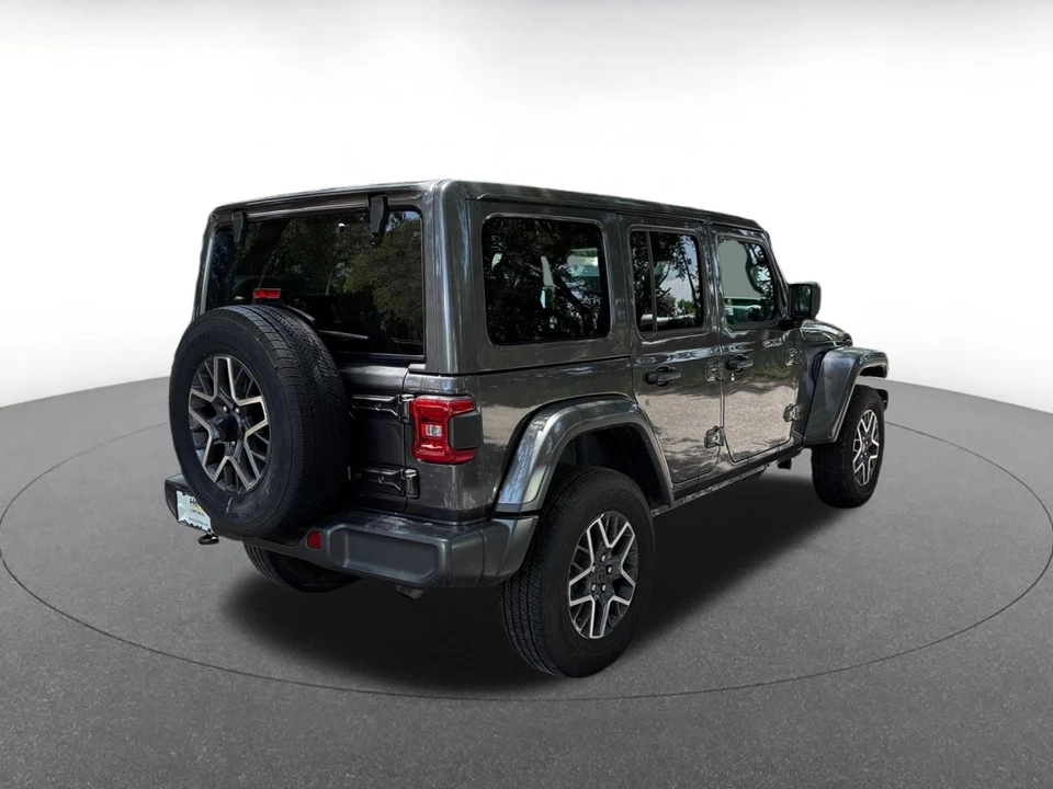 2025 Jeep JL Wrangler - Image 14 of 24