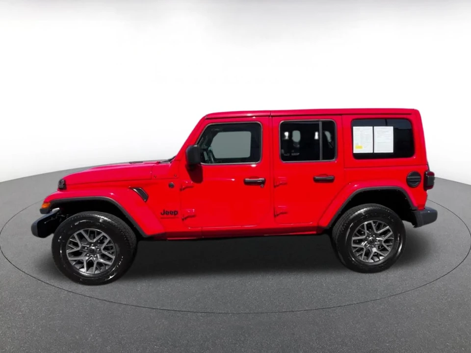 2025 Jeep JL Wrangler - Image 11 of 31