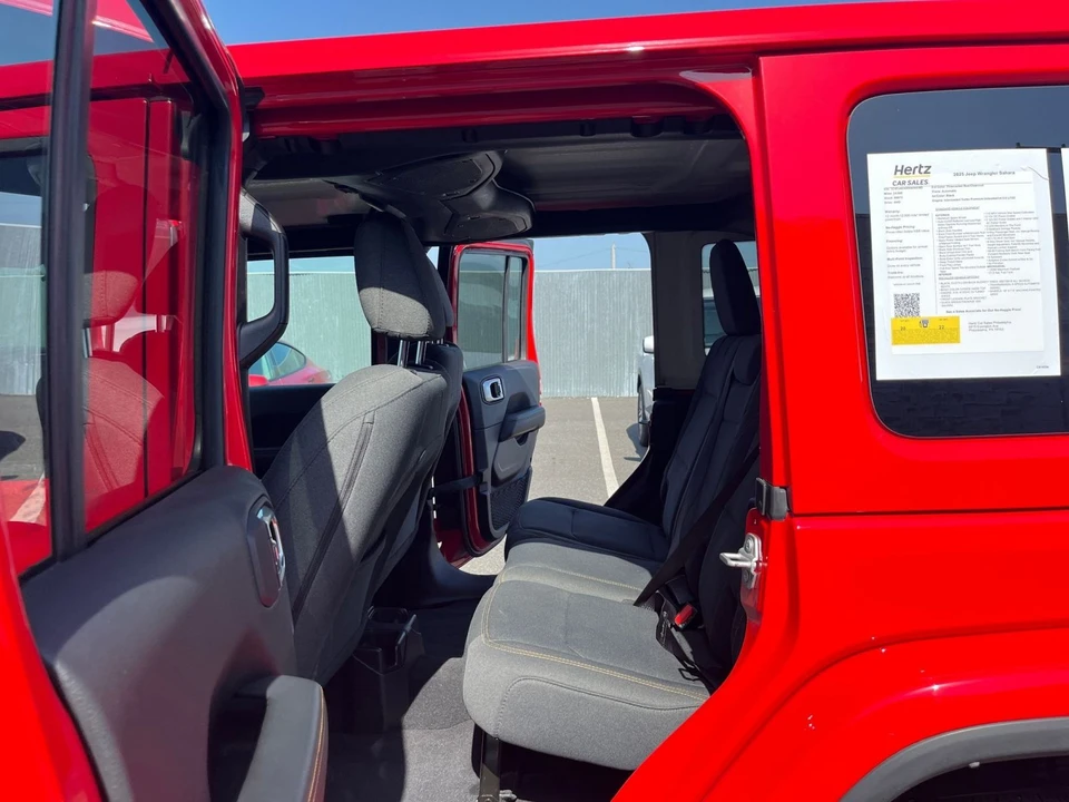 2025 Jeep JL Wrangler - Image 27 of 31