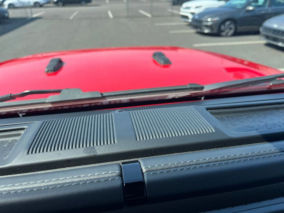 2025 Jeep JL Wrangler - Image 19 of 31