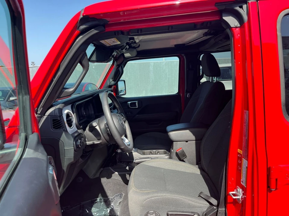 2025 Jeep JL Wrangler - Image 29 of 31