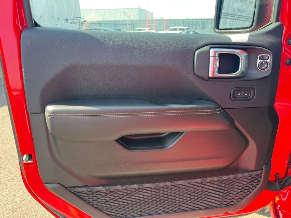 2025 Jeep JL Wrangler - Image 20 of 31