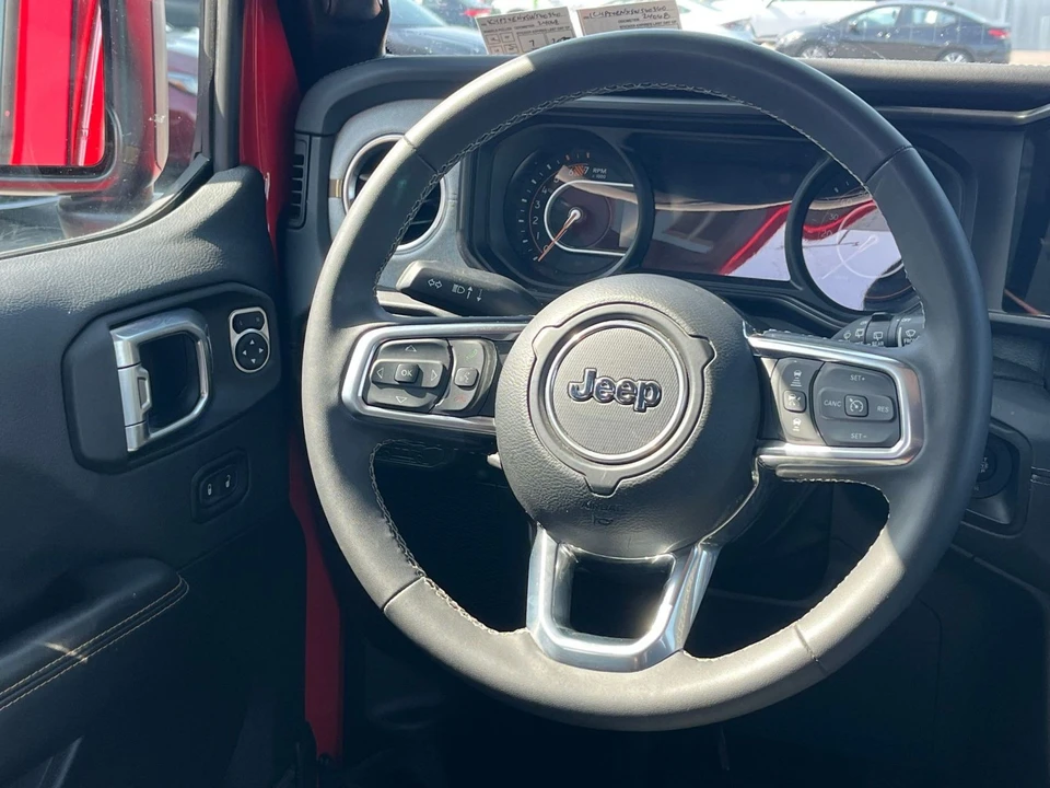 2025 Jeep JL Wrangler - Image 30 of 31
