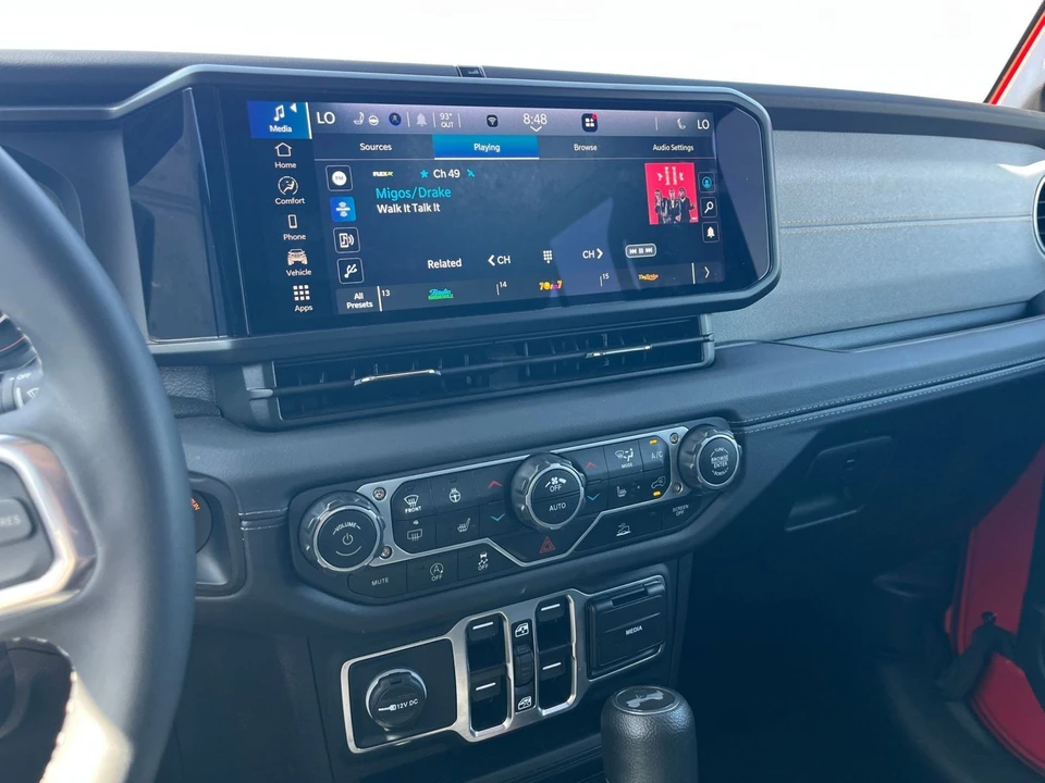 2025 Jeep JL Wrangler - Image 22 of 31