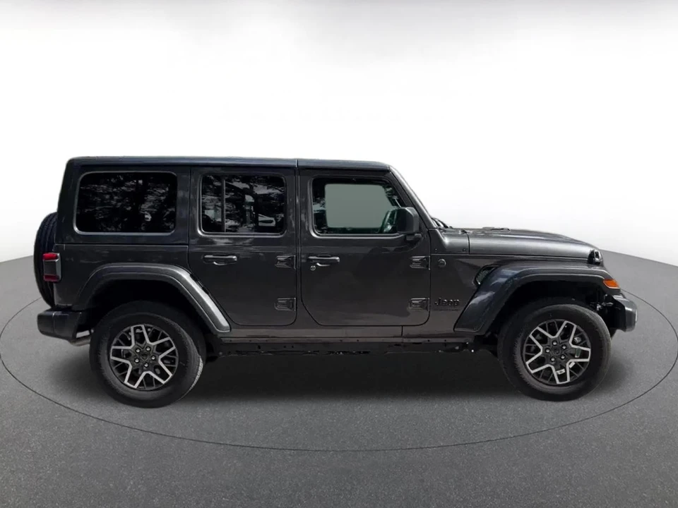 2025 Jeep JL Wrangler - Image 18 of 31