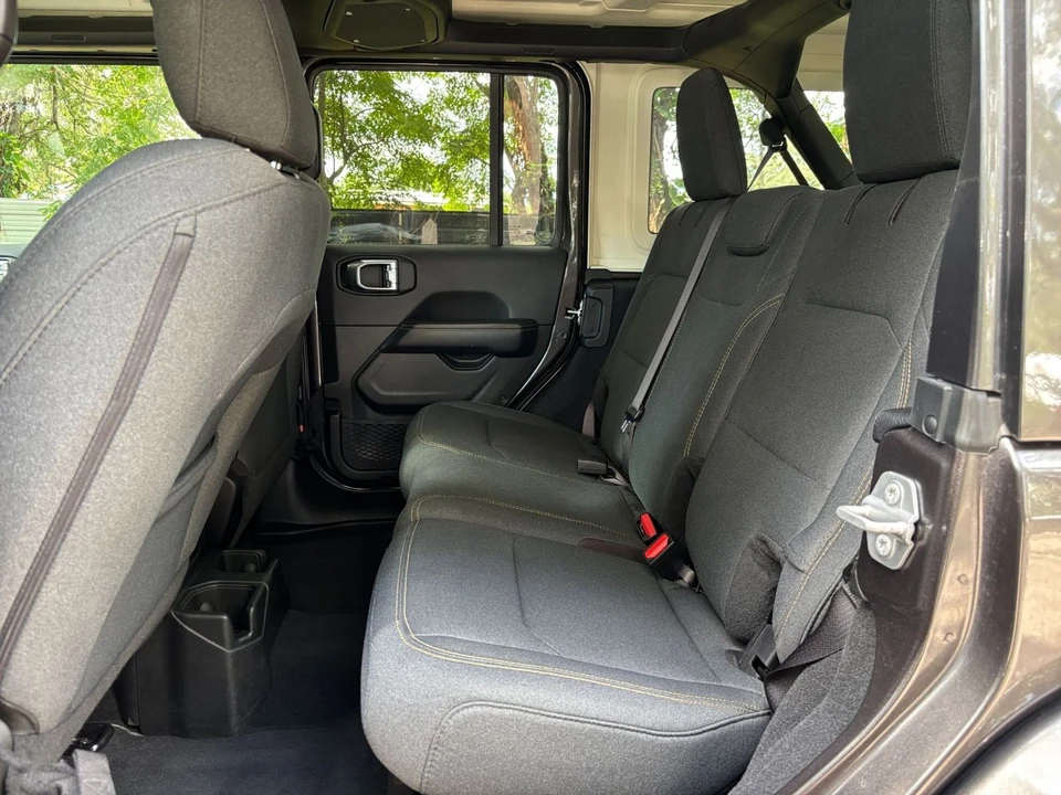 2025 Jeep JL Wrangler - Image 26 of 31