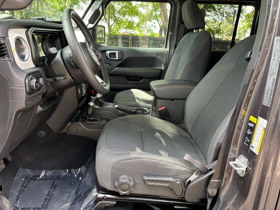 2025 Jeep JL Wrangler - Image 27 of 31