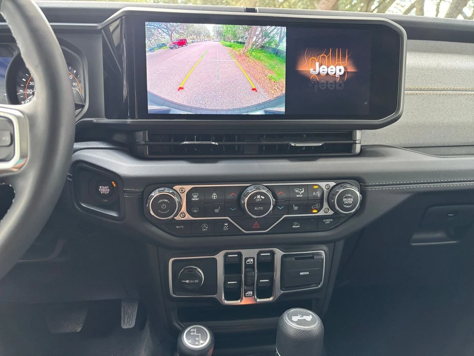 2025 Jeep JL Wrangler - Image 19 of 31