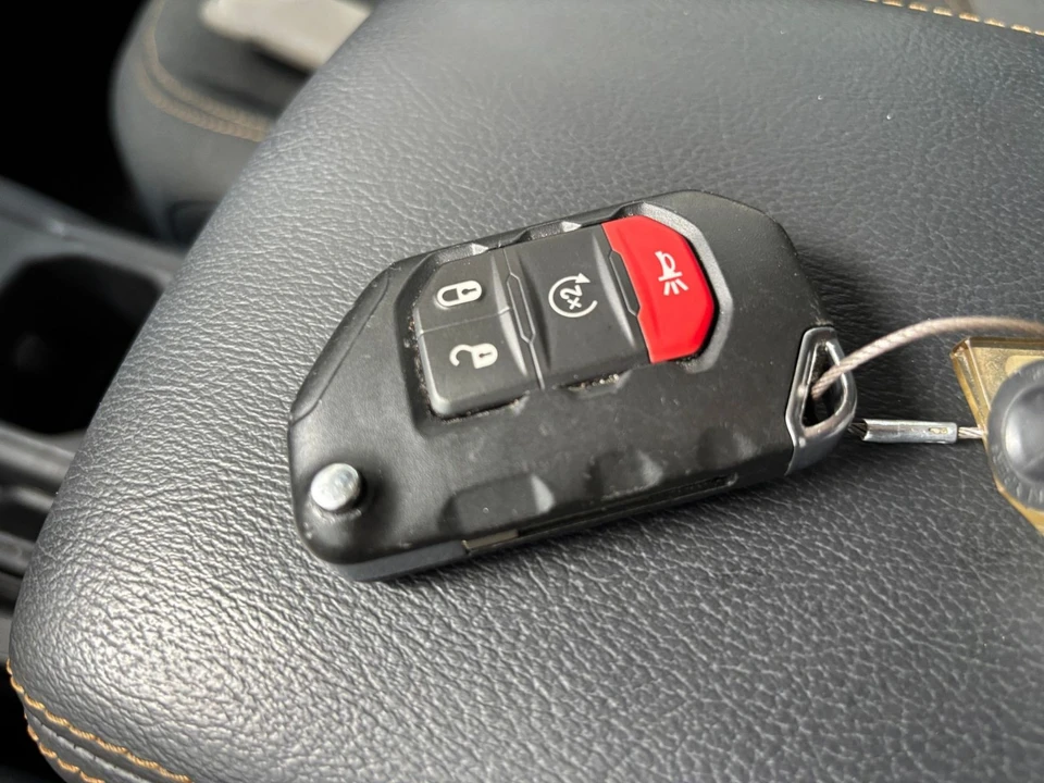 2025 Jeep JL Wrangler - Image 23 of 31
