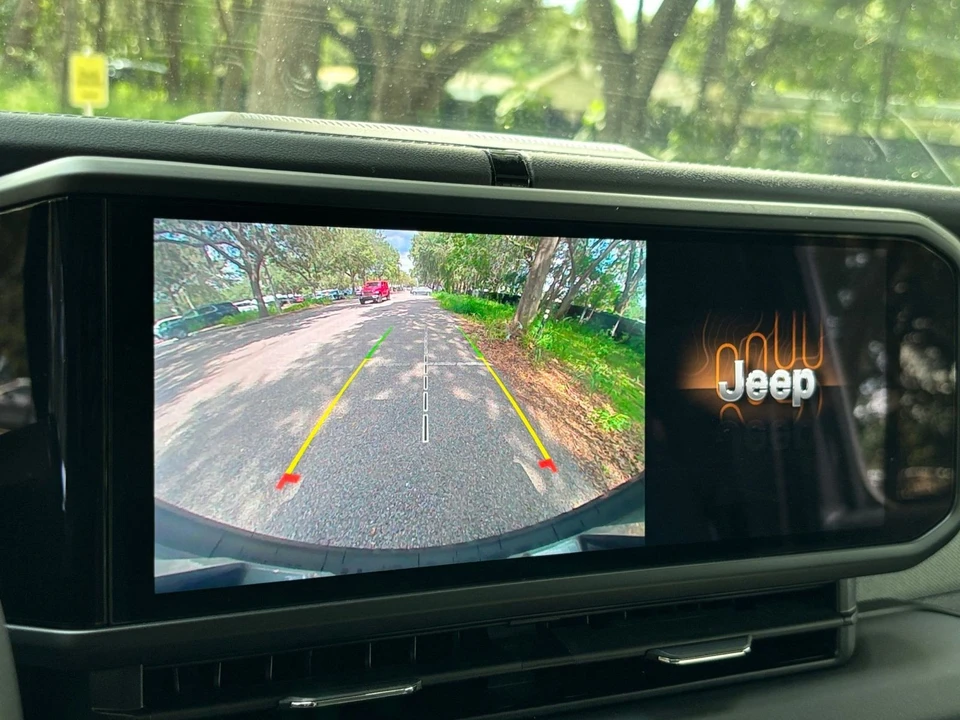 2025 Jeep JL Wrangler - Image 24 of 31