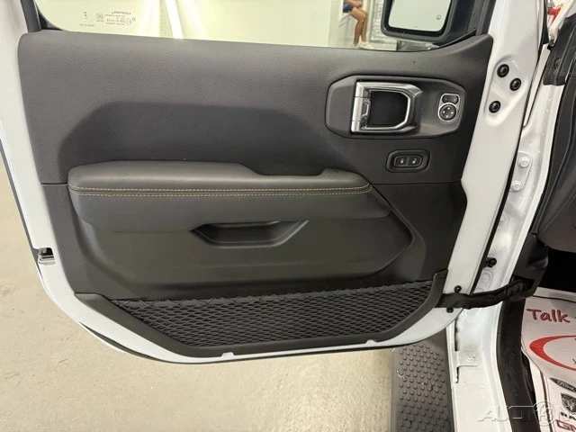 2025 Jeep JL Wrangler - Image 11 of 12