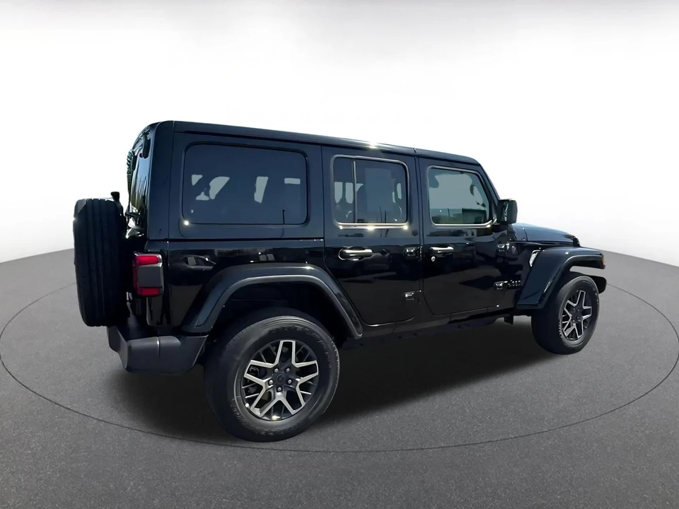 2025 Jeep JL Wrangler - Image 16 of 31