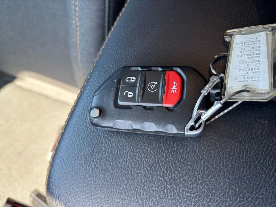 2025 Jeep JL Wrangler - Image 26 of 31