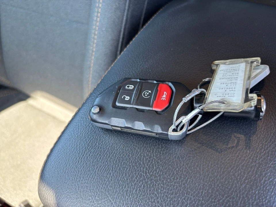 2025 Jeep JL Wrangler - Image 22 of 31