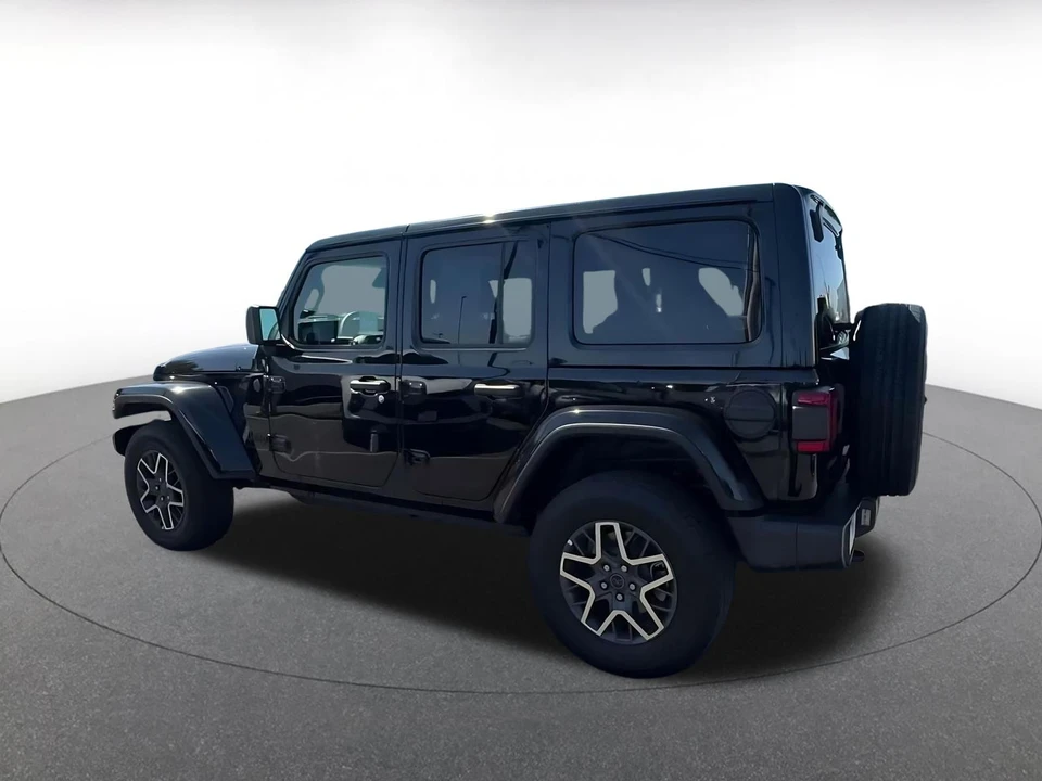 2025 Jeep JL Wrangler - Image 11 of 31