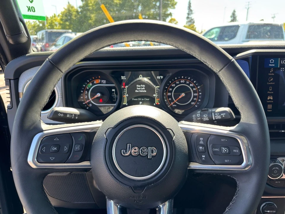 2025 Jeep JL Wrangler - Image 29 of 31